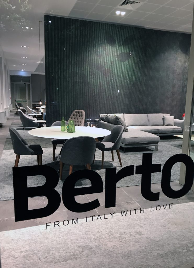 Vetrina showroom BertO Torino