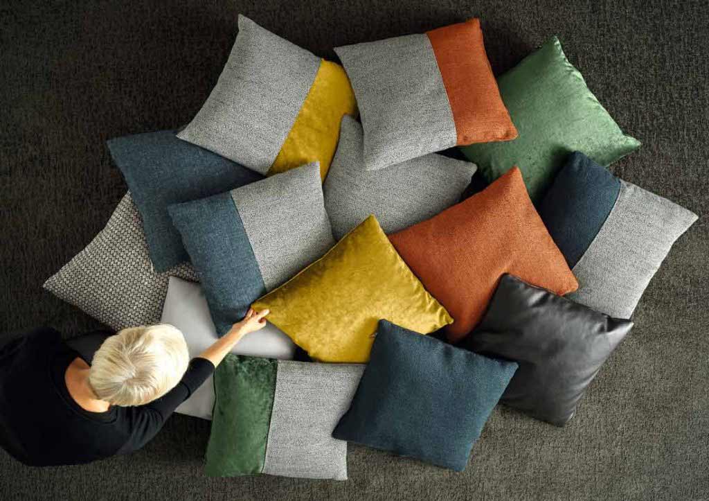 BertO furnishing accessories: collection of small designer cushions Featured image.