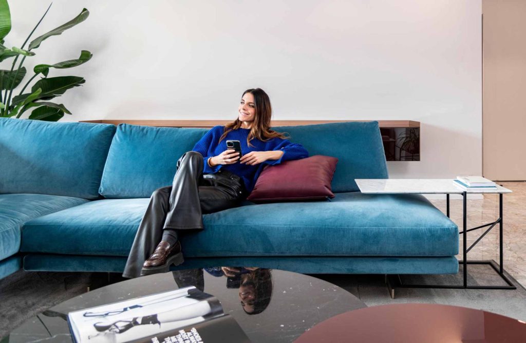 Design living room by BertO Alessandria: Eva Squillari sitting on the Dee Dee sofa.